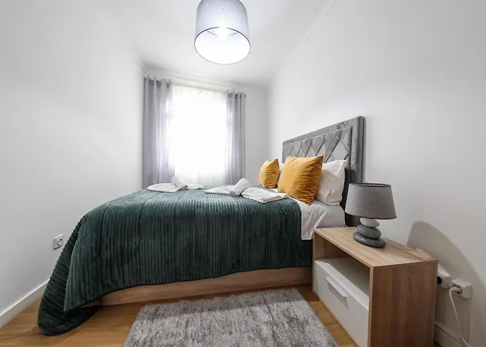 Manelmar * 纳扎雷